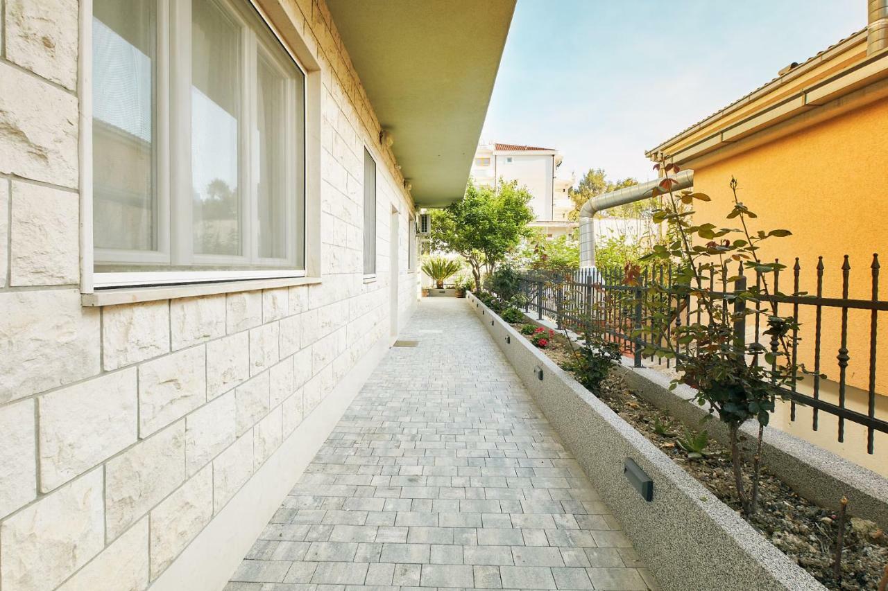 Apartment Casa Podstrana Bagian luar foto