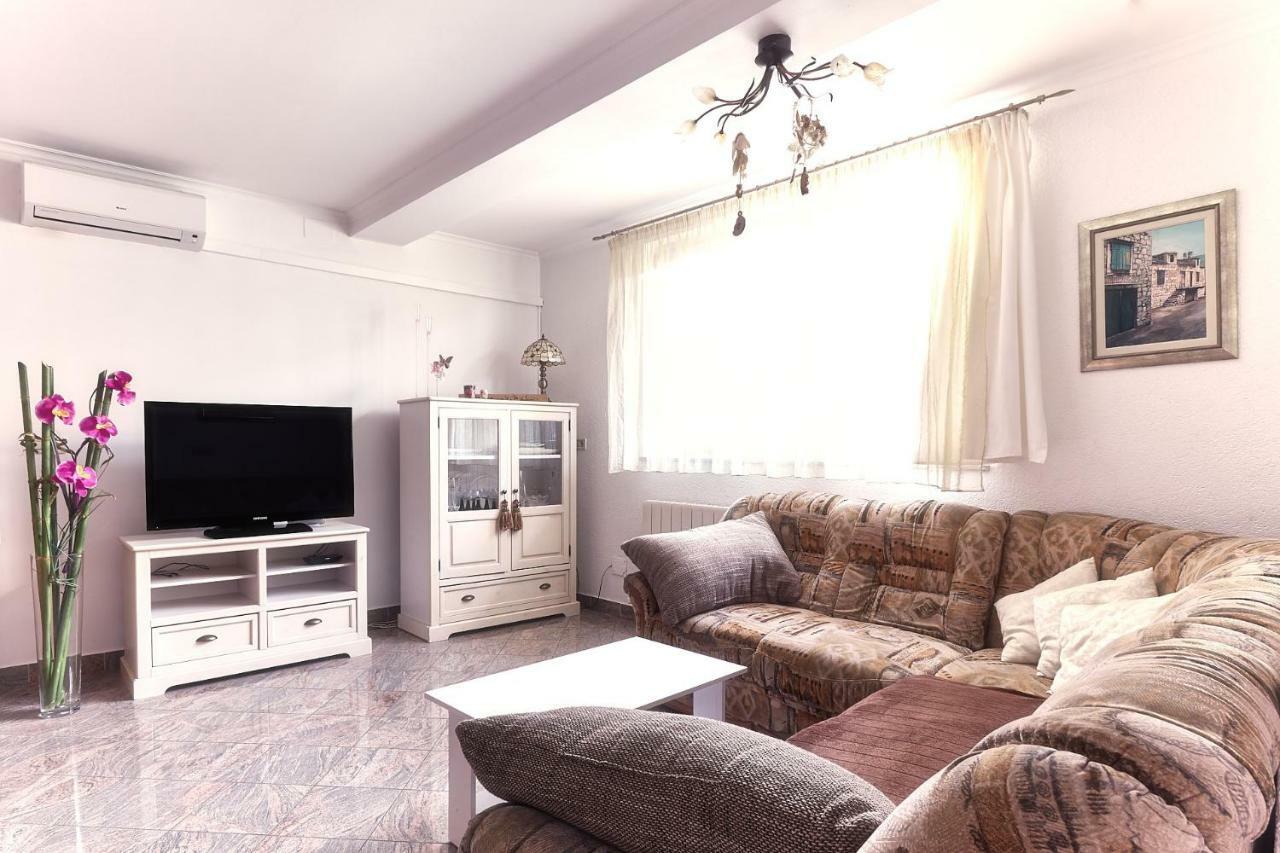 Apartment Casa Podstrana Bagian luar foto